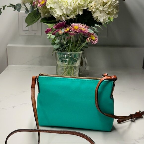 Dooney & Bourke Crossbody Pouchette Shoulder Bag Green Nylon and Leather NWOT - Picture 4 of 15